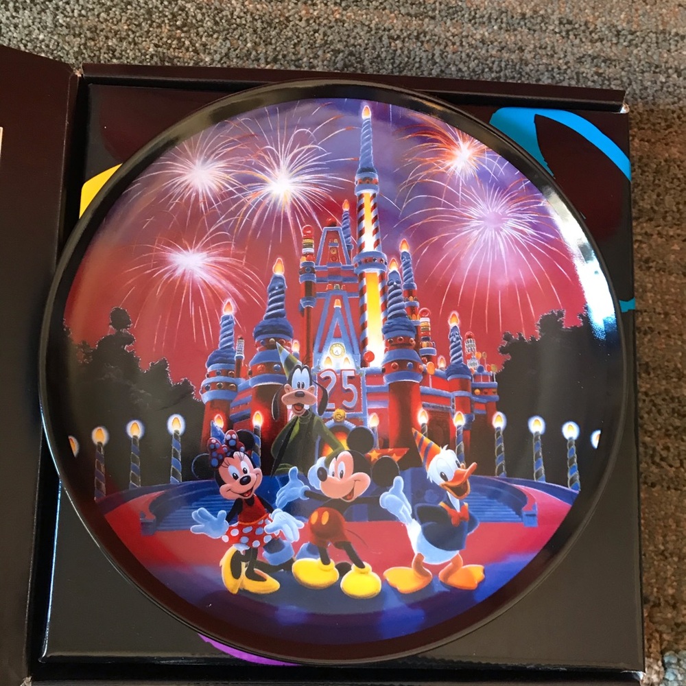 Vintage Disney Walt Disney World Collectible Plate